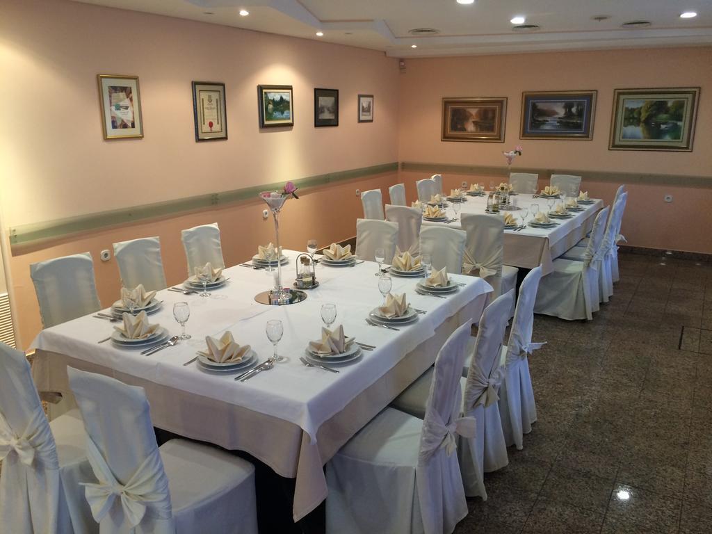 Bed And Breakfast Restaurant Dp Donji Zvecaj Kültér fotó