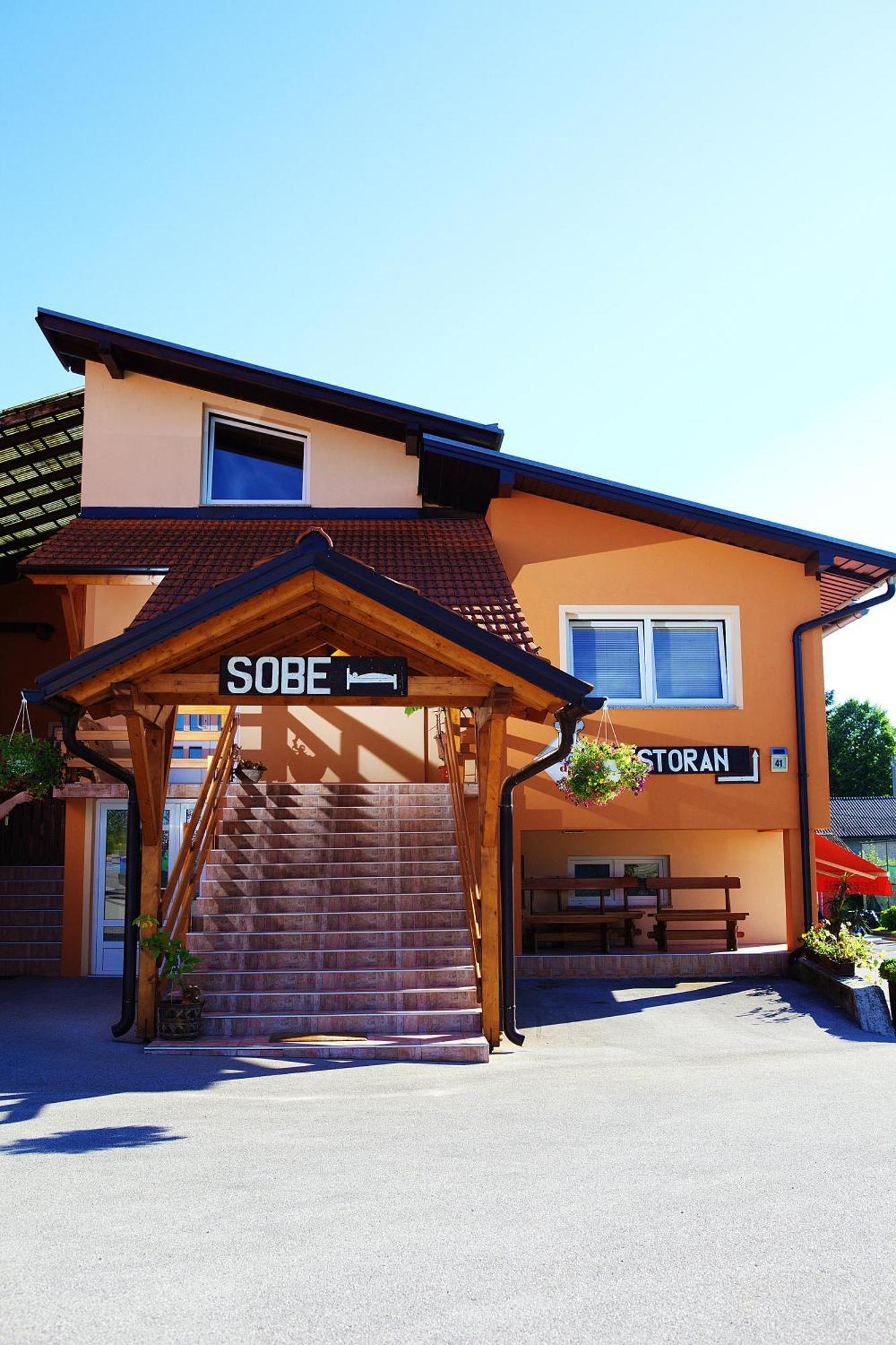 Bed And Breakfast Restaurant Dp Donji Zvecaj Kültér fotó