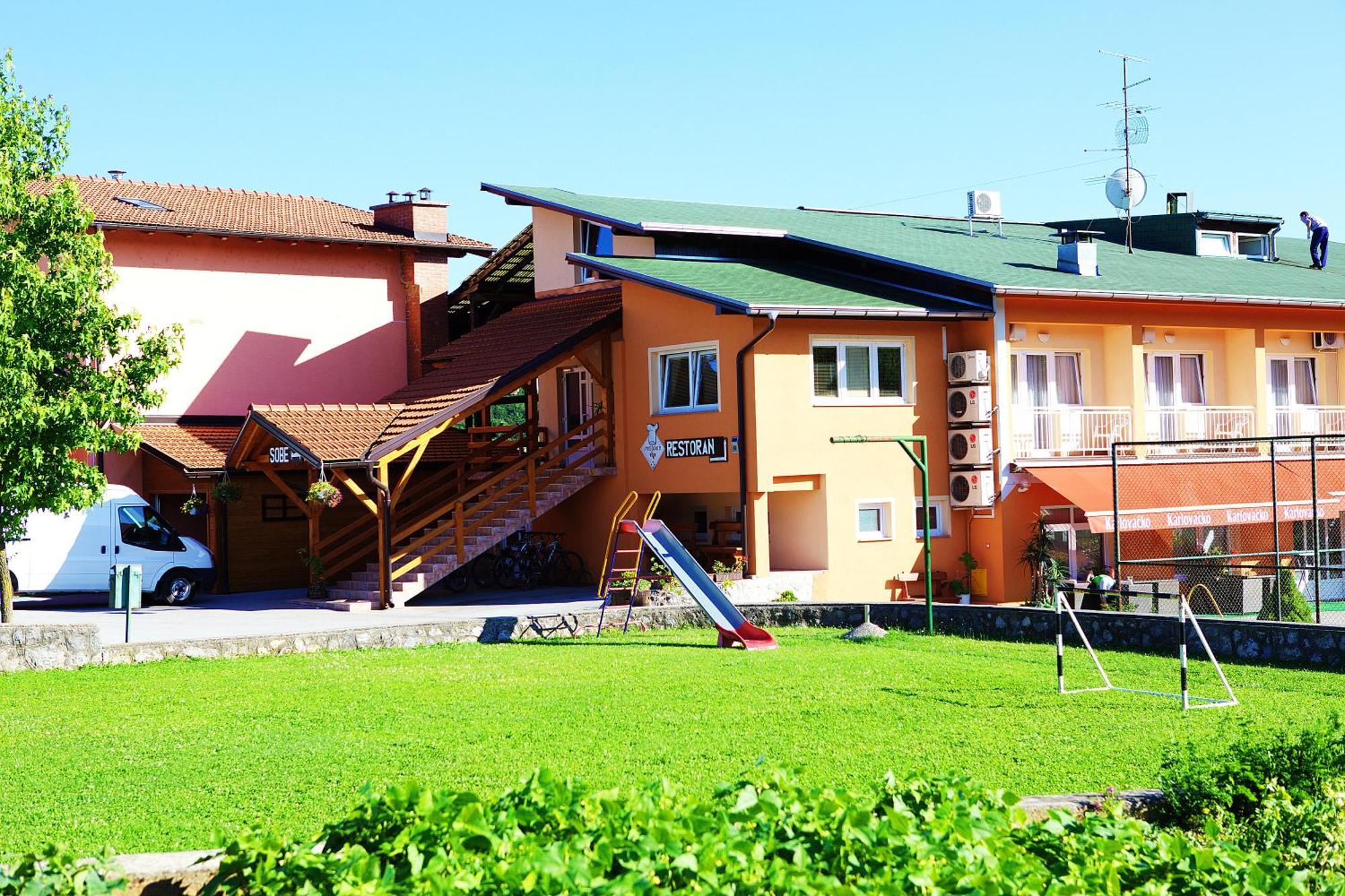 Bed And Breakfast Restaurant Dp Donji Zvecaj Kültér fotó