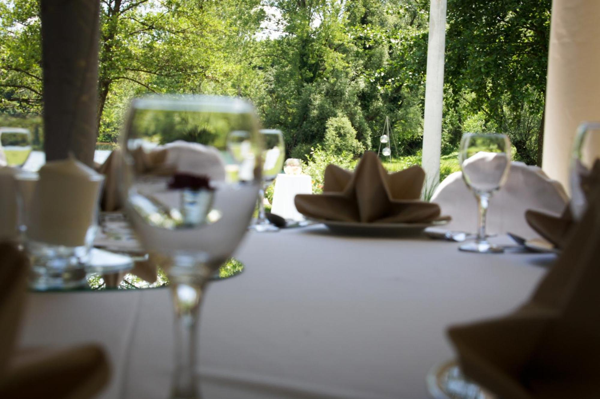 Bed And Breakfast Restaurant Dp Donji Zvecaj Kültér fotó
